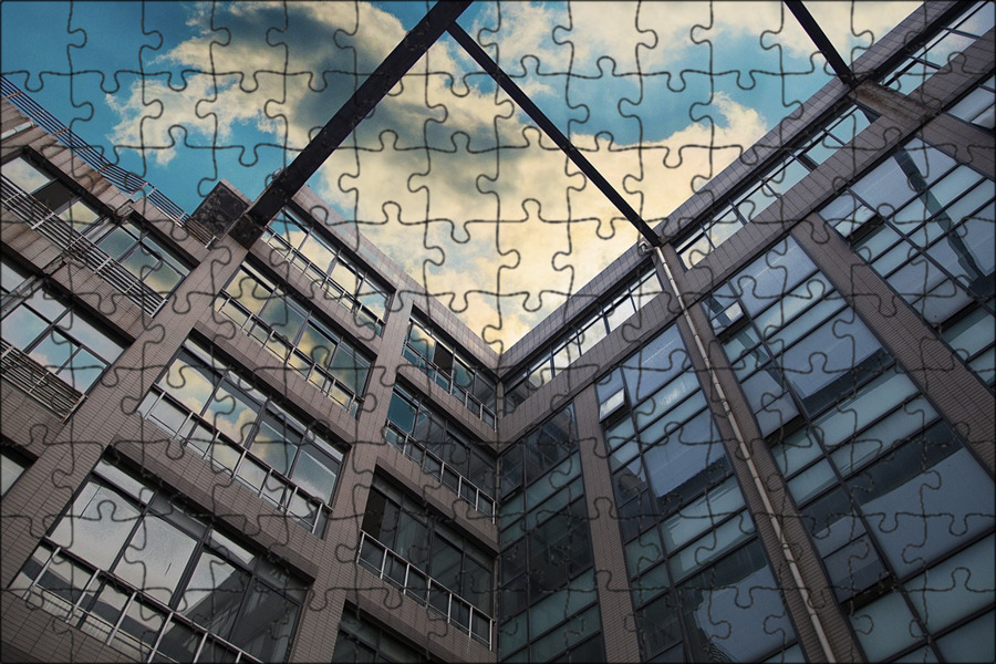 Торговый центр «эмпория» в мальме. Он представляет собой здание. Тонирование зданий. Он представляет собой здание. Офисное здание.