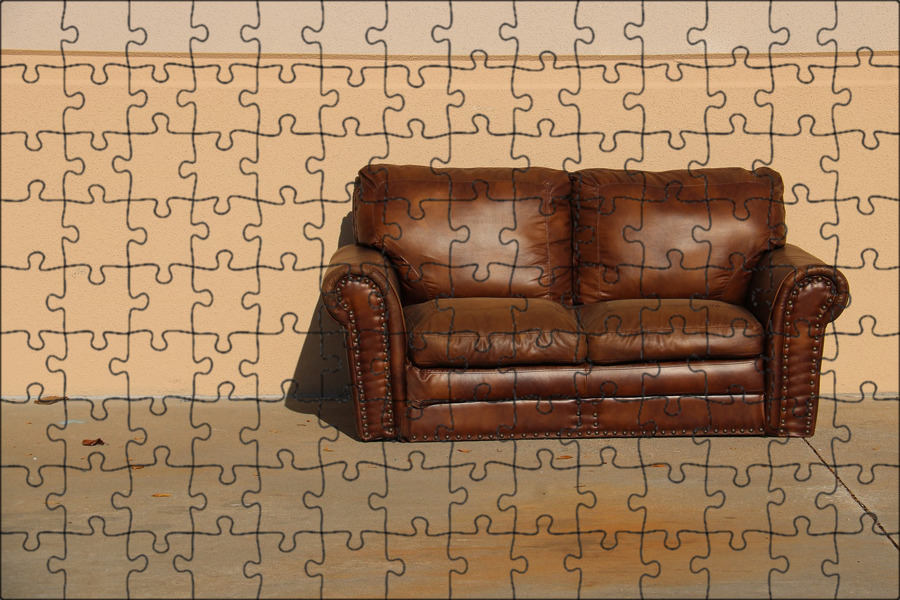 Спинка кожаного дивана. Кожаный диван. Старый кожаный диван. Диван из натуральной кожи. Стильный кожаный диван.