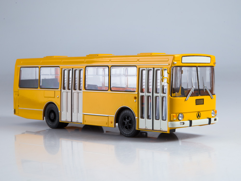 Модель автобуса 1 43 наши автобусы. ЛАЗ-4202 автобус 1 43. ЛАЗ 4202 Модимио. ЛАЗ 4202 модель 1:43. Модель ЛАЗ 4202