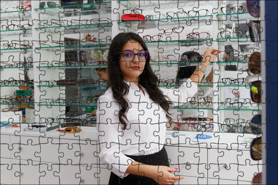 Продавец в оптику в москве. Оптик консультант. Консультант в оптике. Продавец в оптику в москве. Продавец оптики.