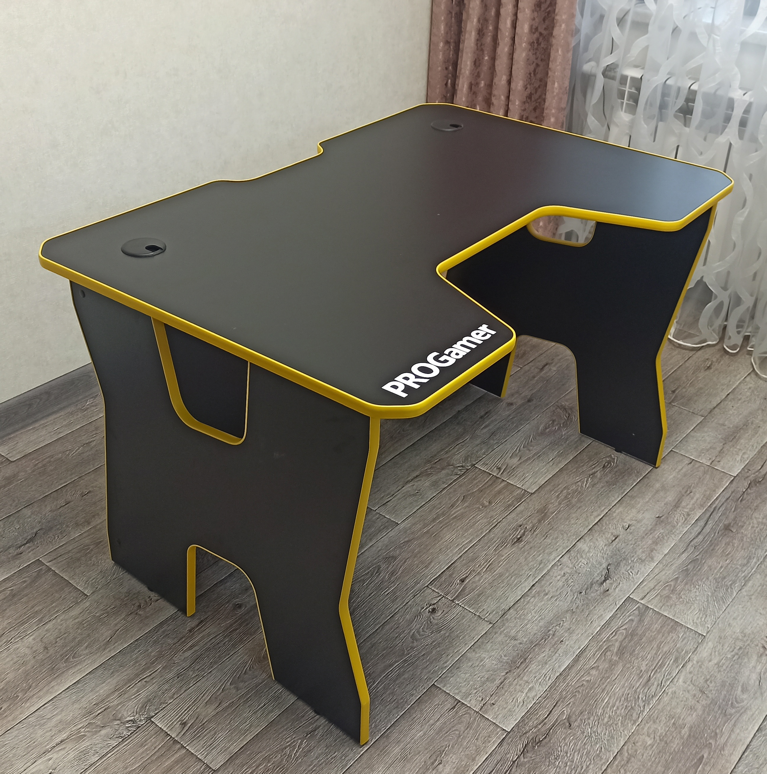 Игровой компьютерный стол PROGAMER Скай черный/красный, 105х75х73 см