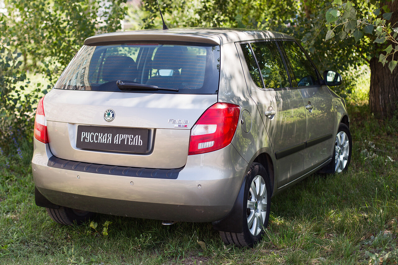 Skoda Fabia 2 сзади