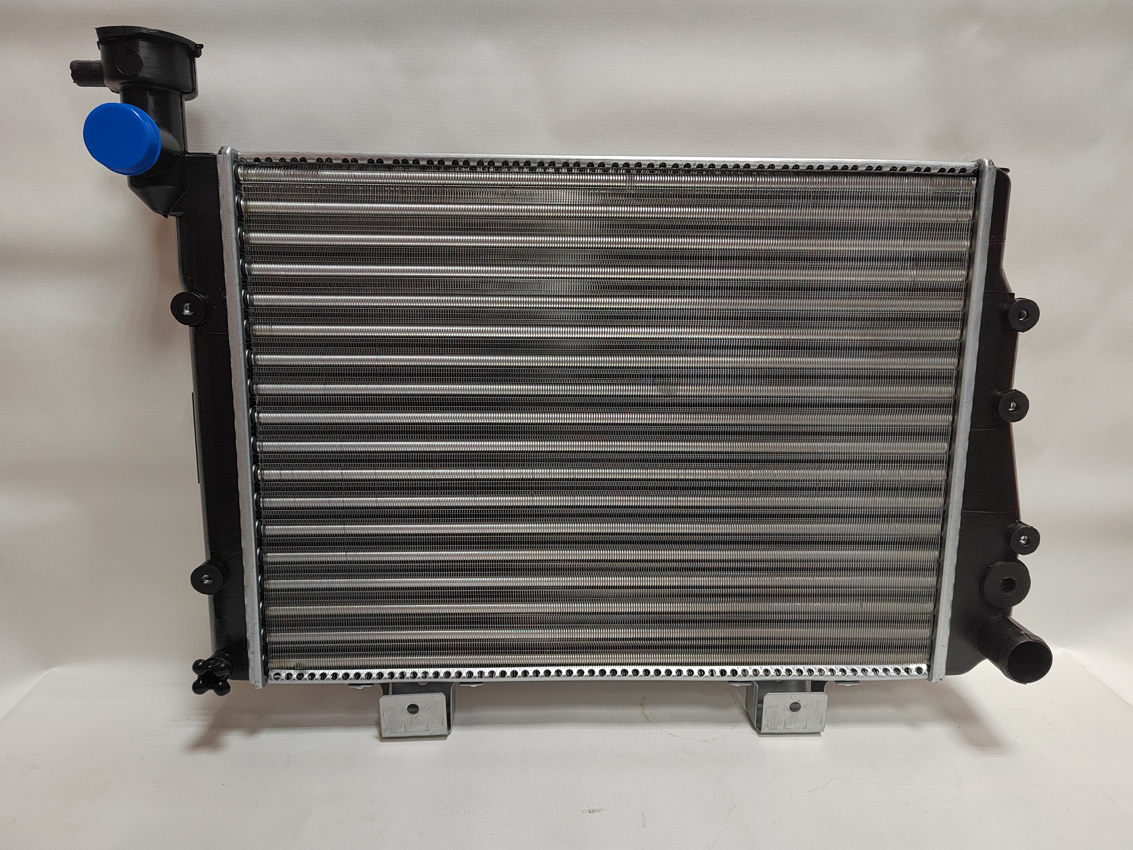 радиатор классика ваз 2107. радиатор охлаждения ваз 2107. радиатор 2107 карбюратор. медный радиатор охлаждения на ваз 2107 карбюратор. радиатор 2107 карбюратор.