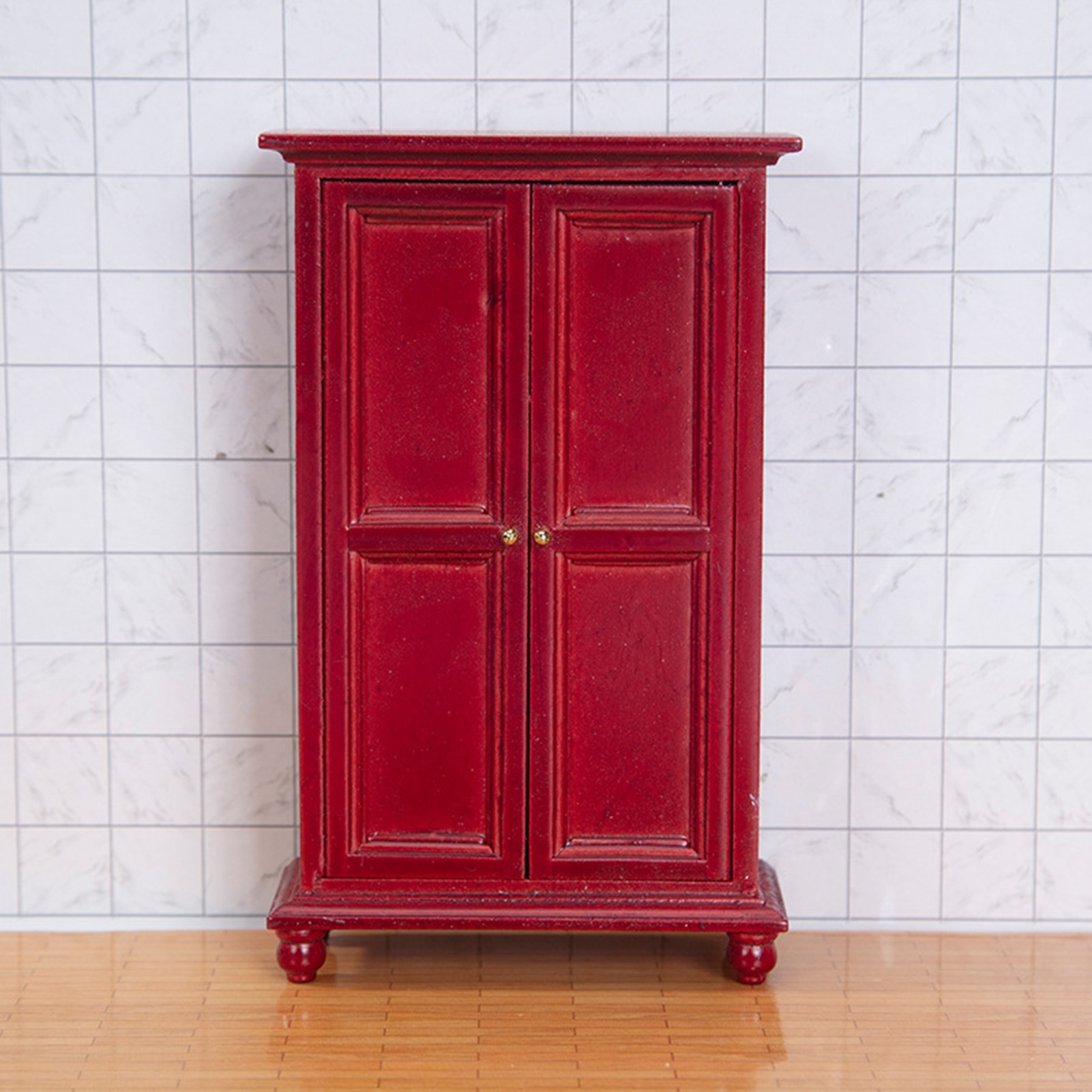Красный шкаф