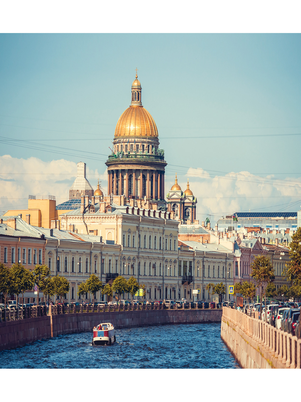 Кремль в Питере. Санкт-Петербург признали самым романтичным городом. Питнер. Достопримечательности Питера с флагом России.