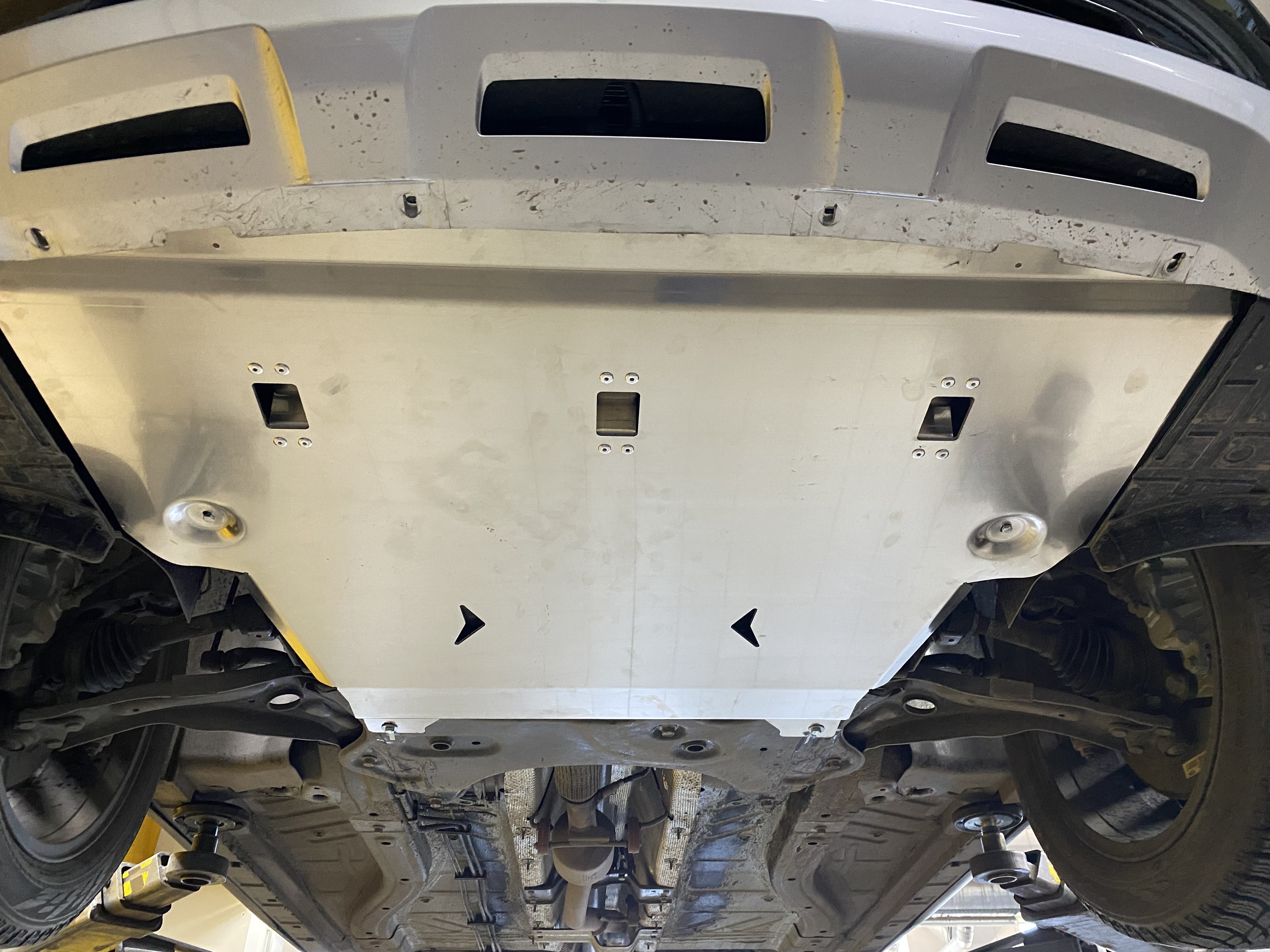 Exceed lx защита картера. Защита картера для exceed vx. Тойота vx35 днище. Защита exceed txl. Chery exeed 2.