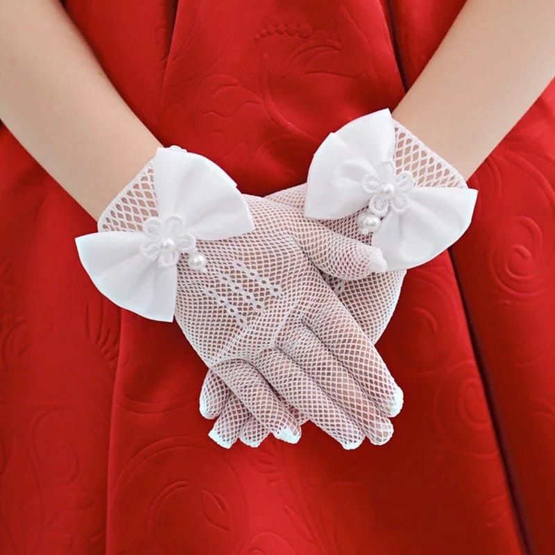 Кружевные перчатки с платьем
