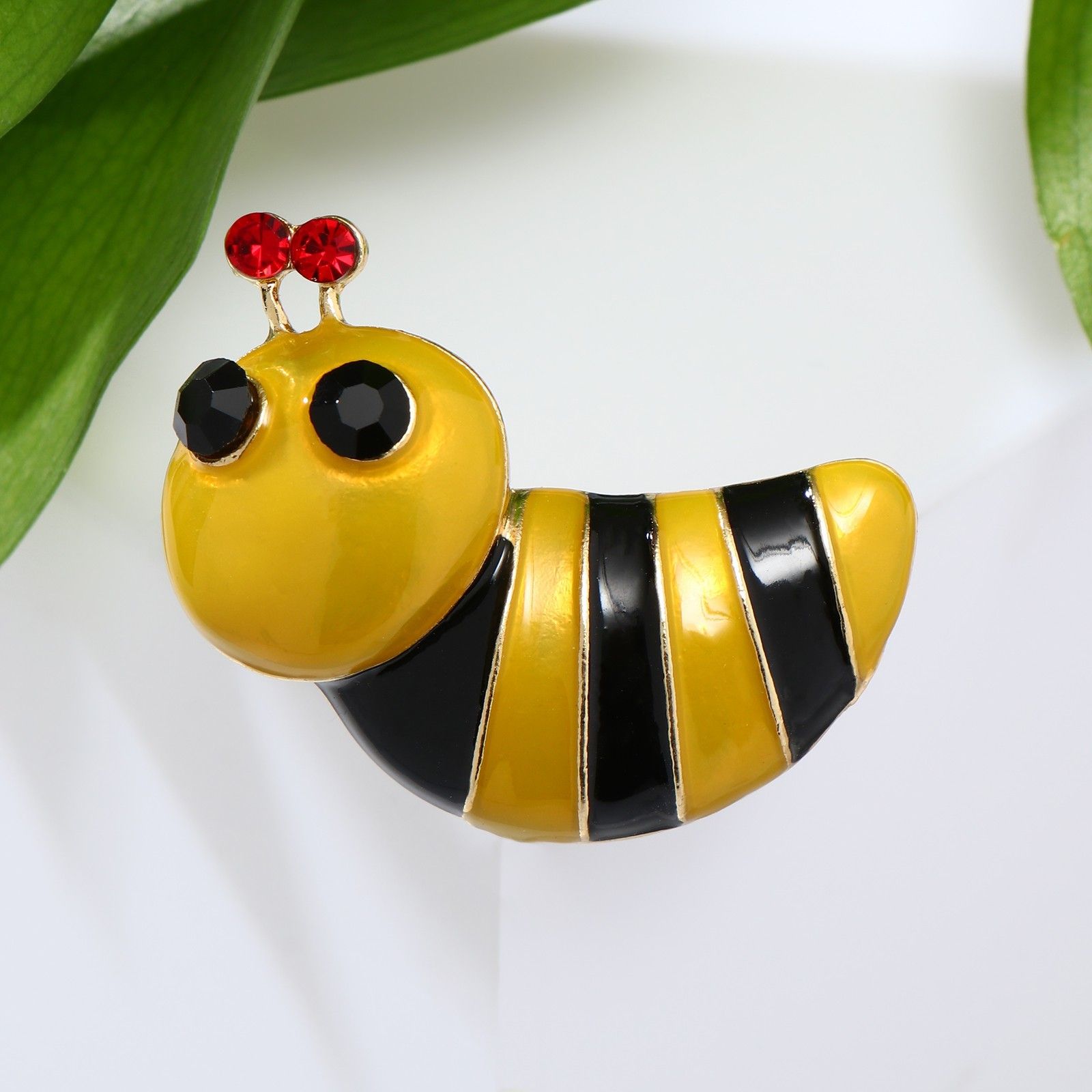 поделка пчела. зеленая пчелка. пчелка шар фольга. карамель пчелка мини леденцовая. рюкзак пчелка.