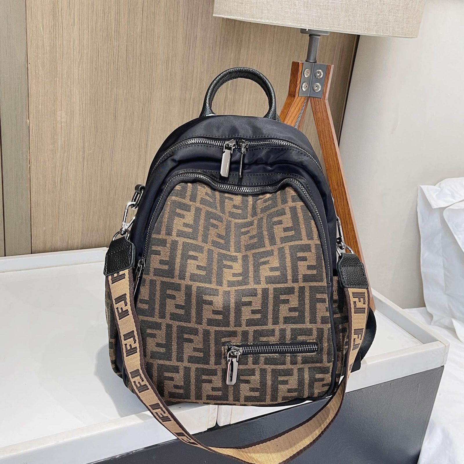 Рюкзак fendi. Рюкзак фенди женский. портфель фенди. рюкзак фенди.