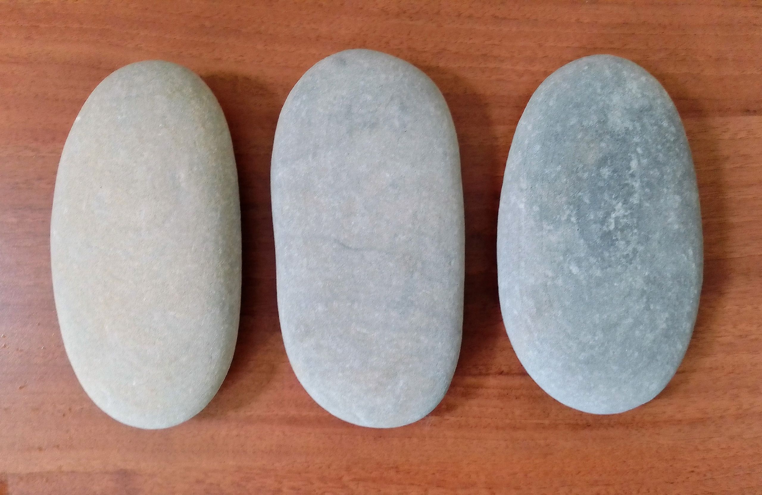 Большой плоский камень. Большая плоская галька. Камень плоский валом. Большие камешки Антарес.