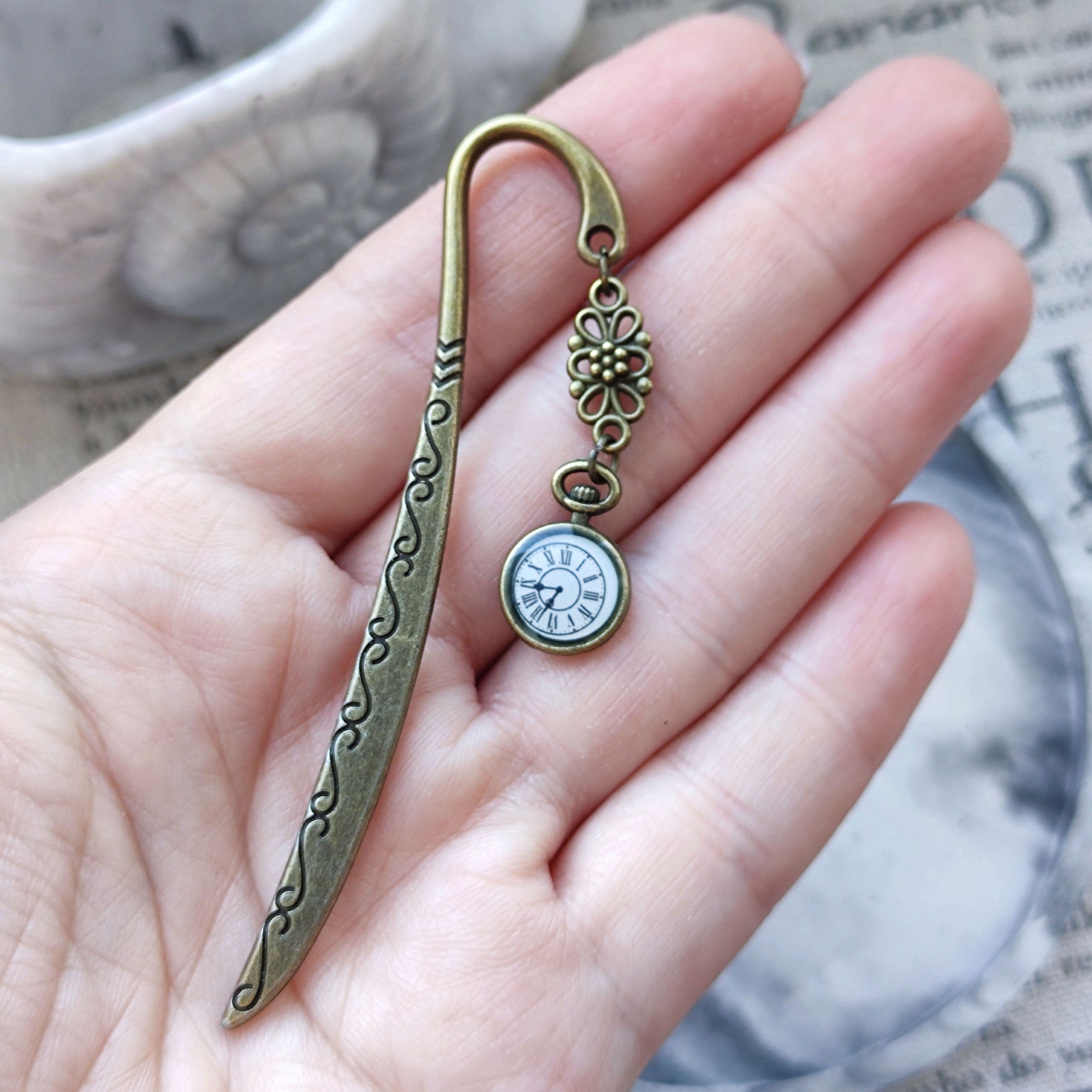 закладка часы. книжные закладки ювелирные. закладки для книг металлические с подвеской. часодеи закладки. мастер класс книжная закладка.