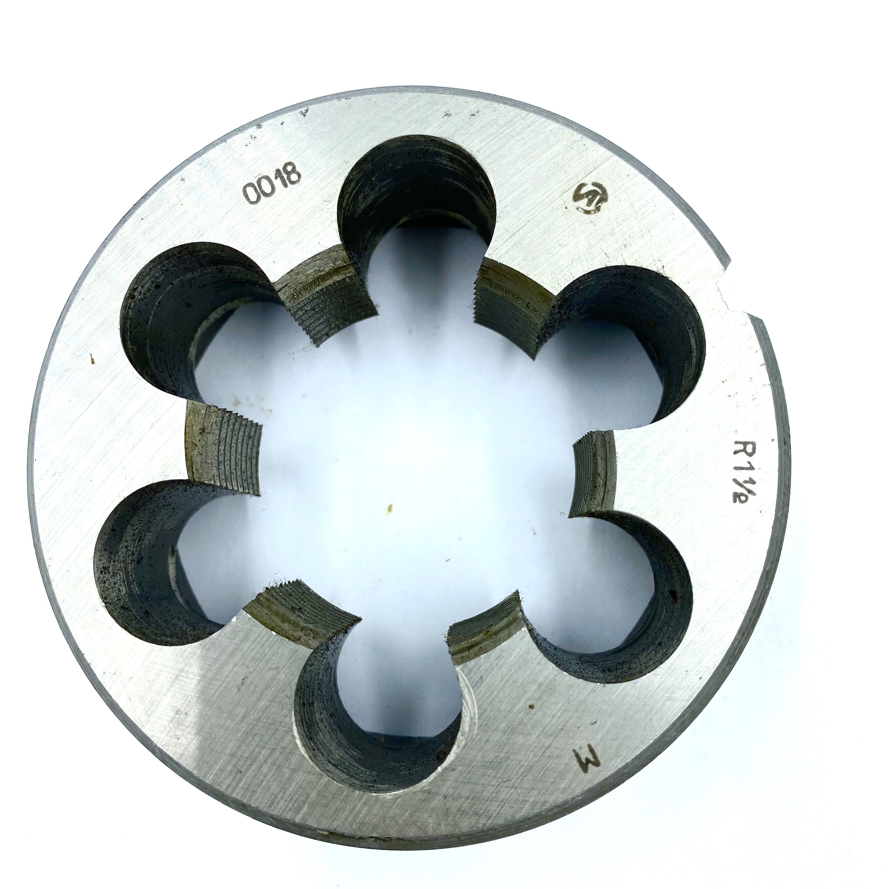 Плашка трубная коническая r 1 1/4". Плашкодержатель 1/2 дюйма. Плашка трубная g 1/2. Лерка 1/2 дюйма трубная. Плашка для дюймовой трубы.