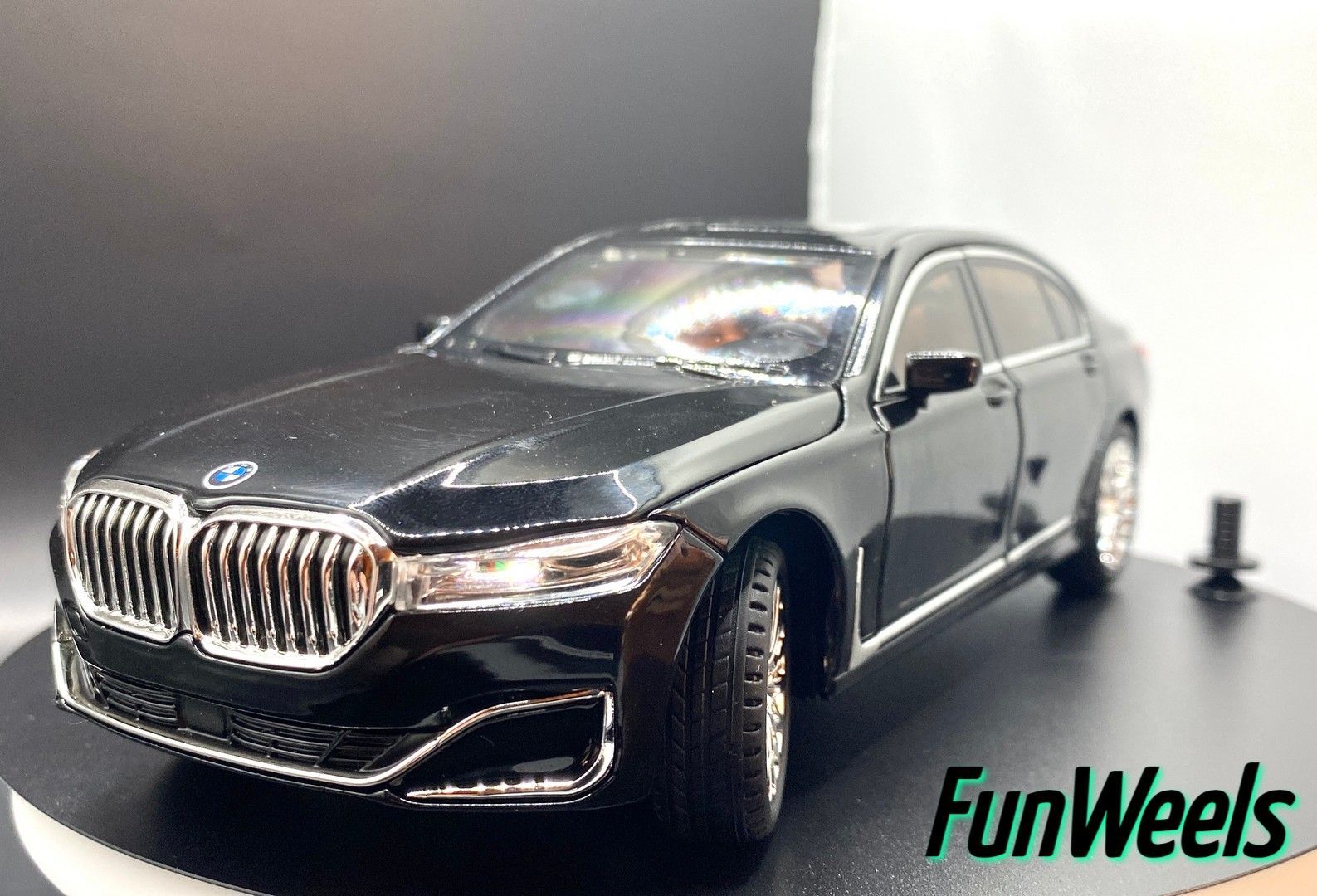 Детская игрушка металлическая Модель BMW 760Li G12 ( БМВ 760Лай) / Масштаб  1:24 - купить с доставкой по выгодным ценам в интернет-магазине OZON  (1176872083)