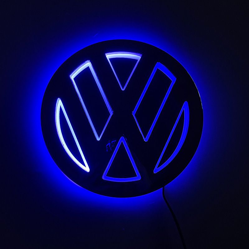 Светящаяся эмблема фольксваген. Светящийся значок Фольксваген. Volkswagen со светящимся значком. Логотип Фольксваген с подсветкой. Volkswagen подсветка.