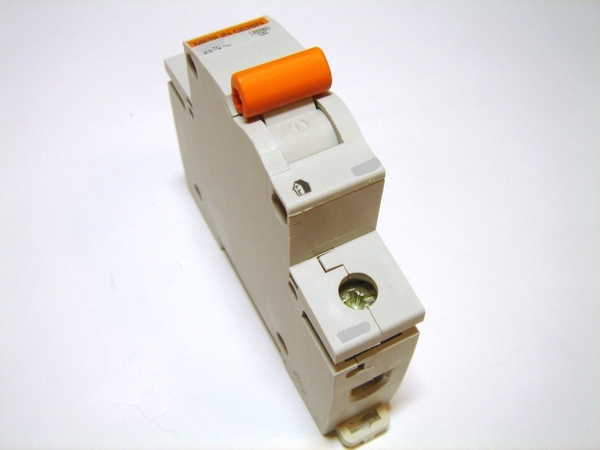 Купить Автоматический выключатель Schneider Electric Merlin Gerin 1P ...
