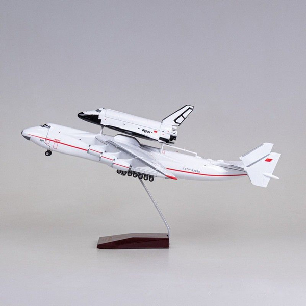 Modellino Aereo An-225 Mriya Con Space Shuttle Buran – Scala 1:200, Resina, Con Supporto