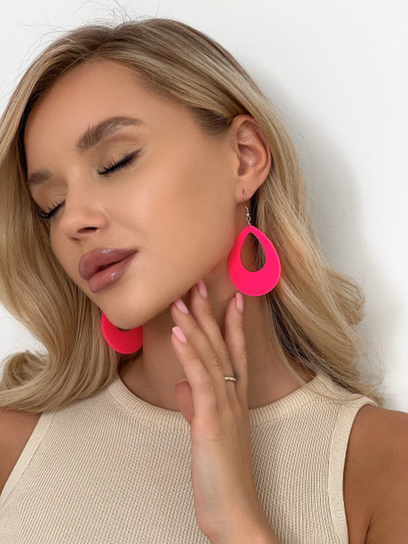 крупные яркие пластиковые серьги