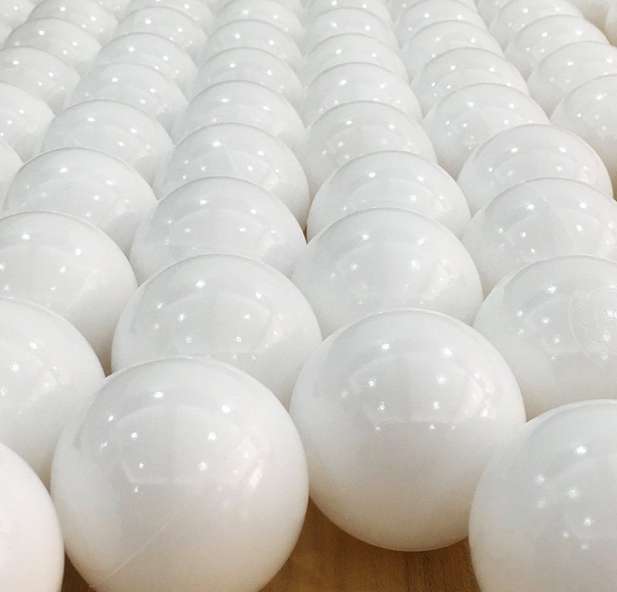 White ball. Вайт Болл. Steba Plastic Ball. Пластиковые шарики. Пластмассовые белые шарики.