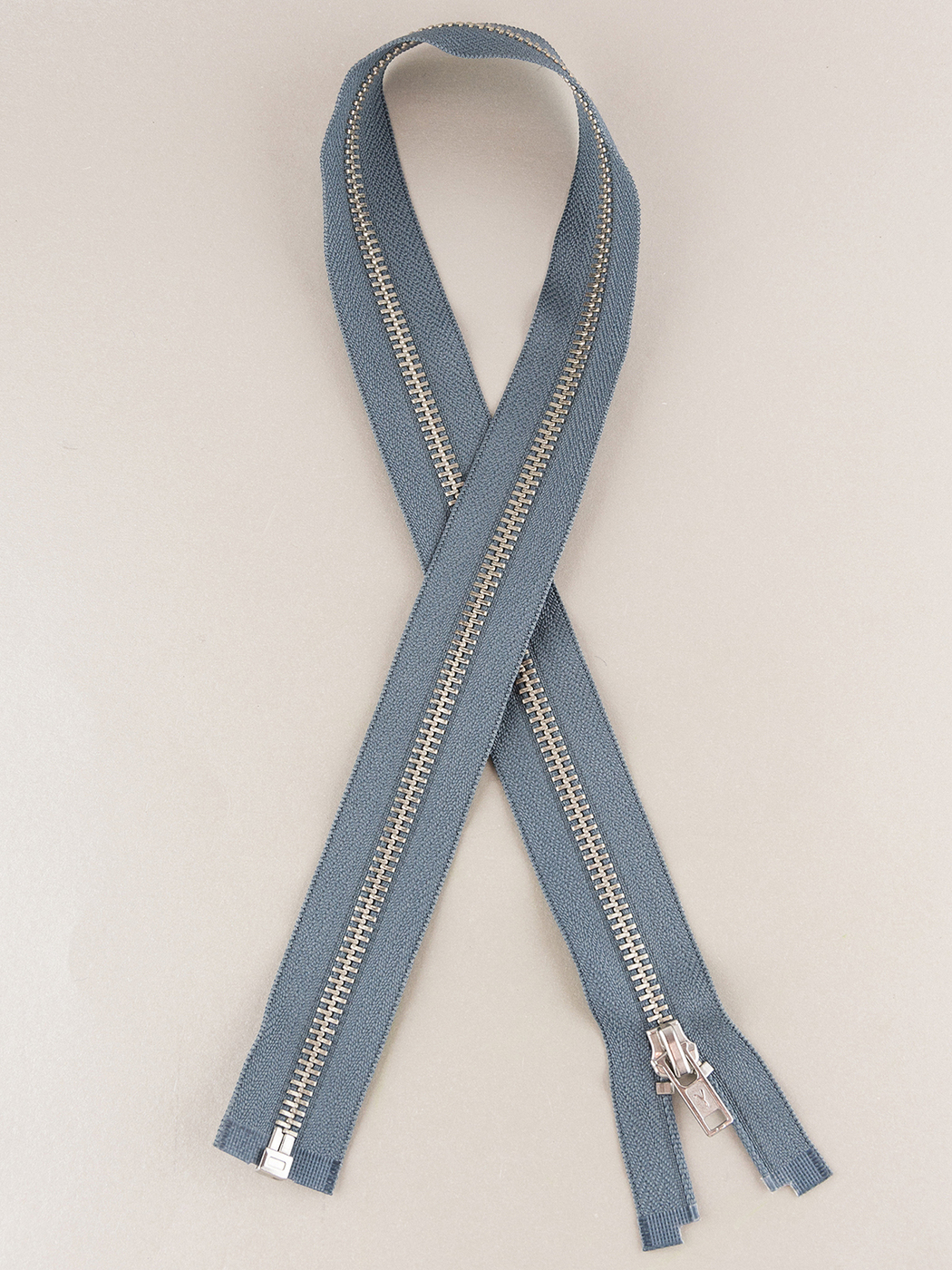 Молния потайная zipper цв302. Застежка молния пластмассовая спиральная. Пуллеры бегунки для молнии. Молния металлическая, жаккардовая. Молния т7 длинной 55 см пластик.