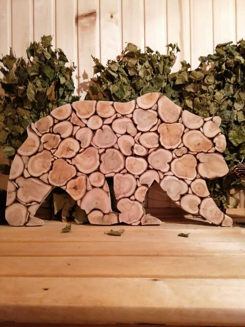 медведь из можжевельника. медведь из можжевельника. можжевельник панно в баню. панно из можжевельника для бани медведь. панно из можжевельника медведь.