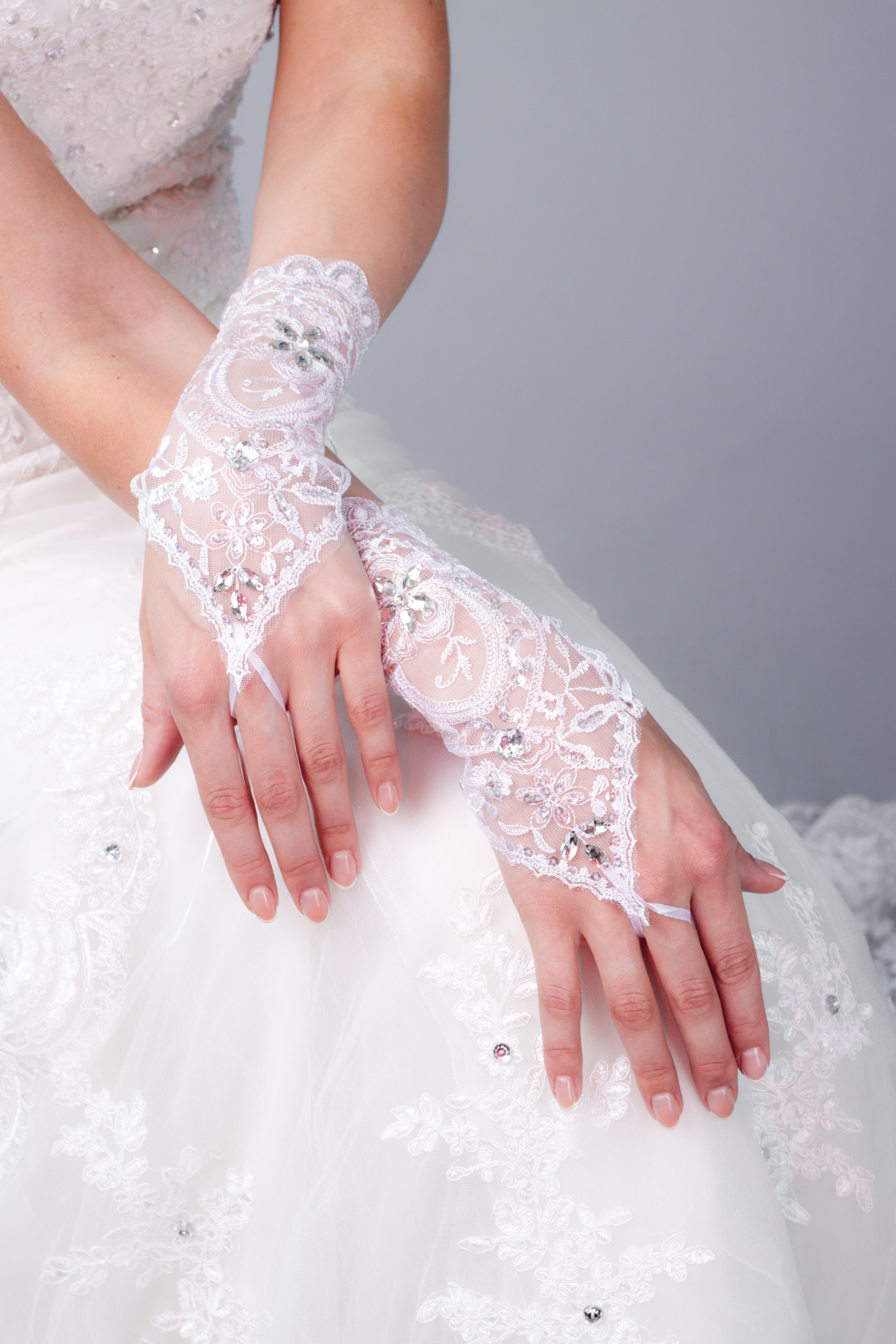 Pin by Anthea Coetzee on Wedding | Lace gloves, Bridal gloves, Hand jewelry