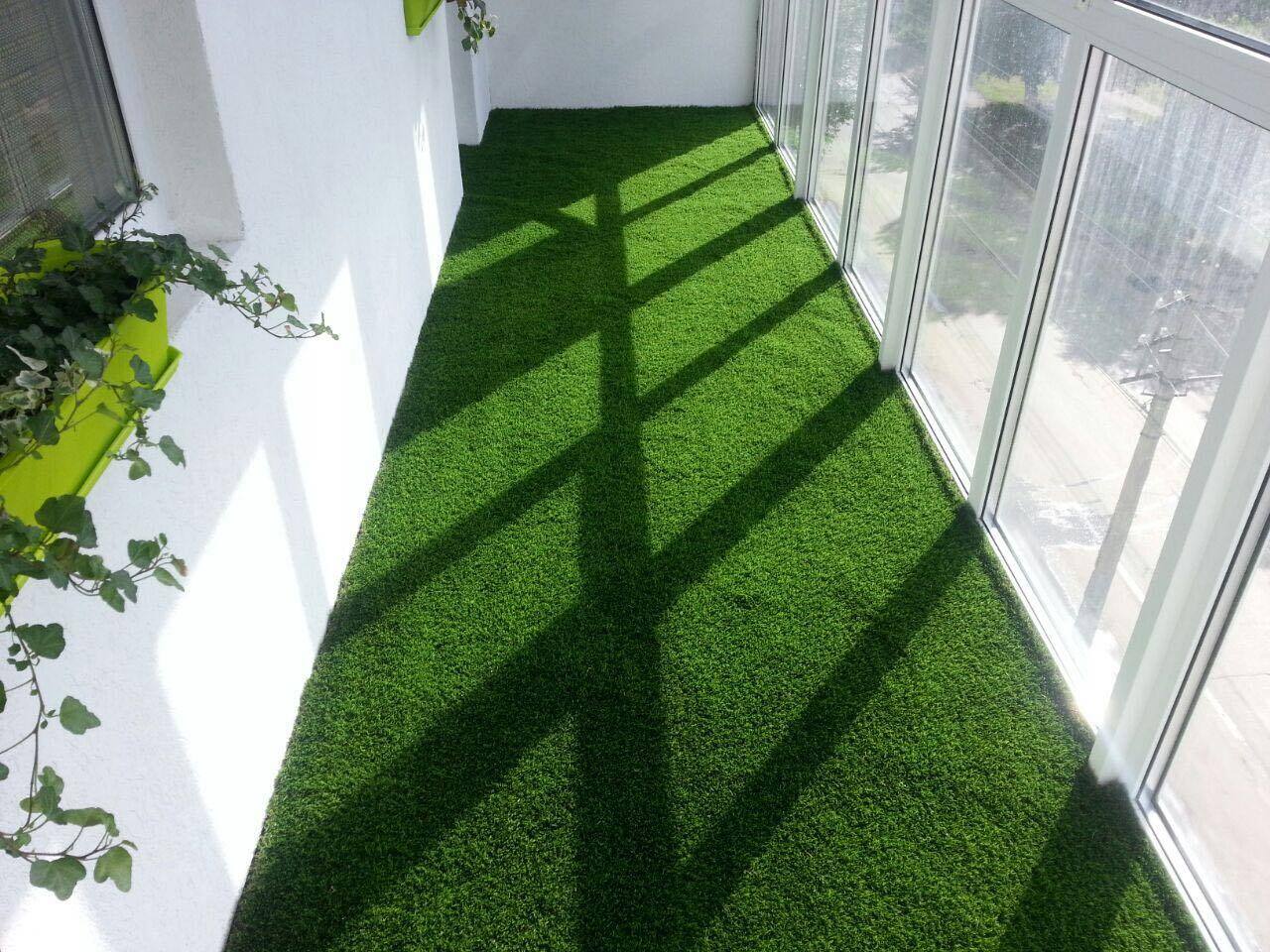 Искусственный газон на балконе