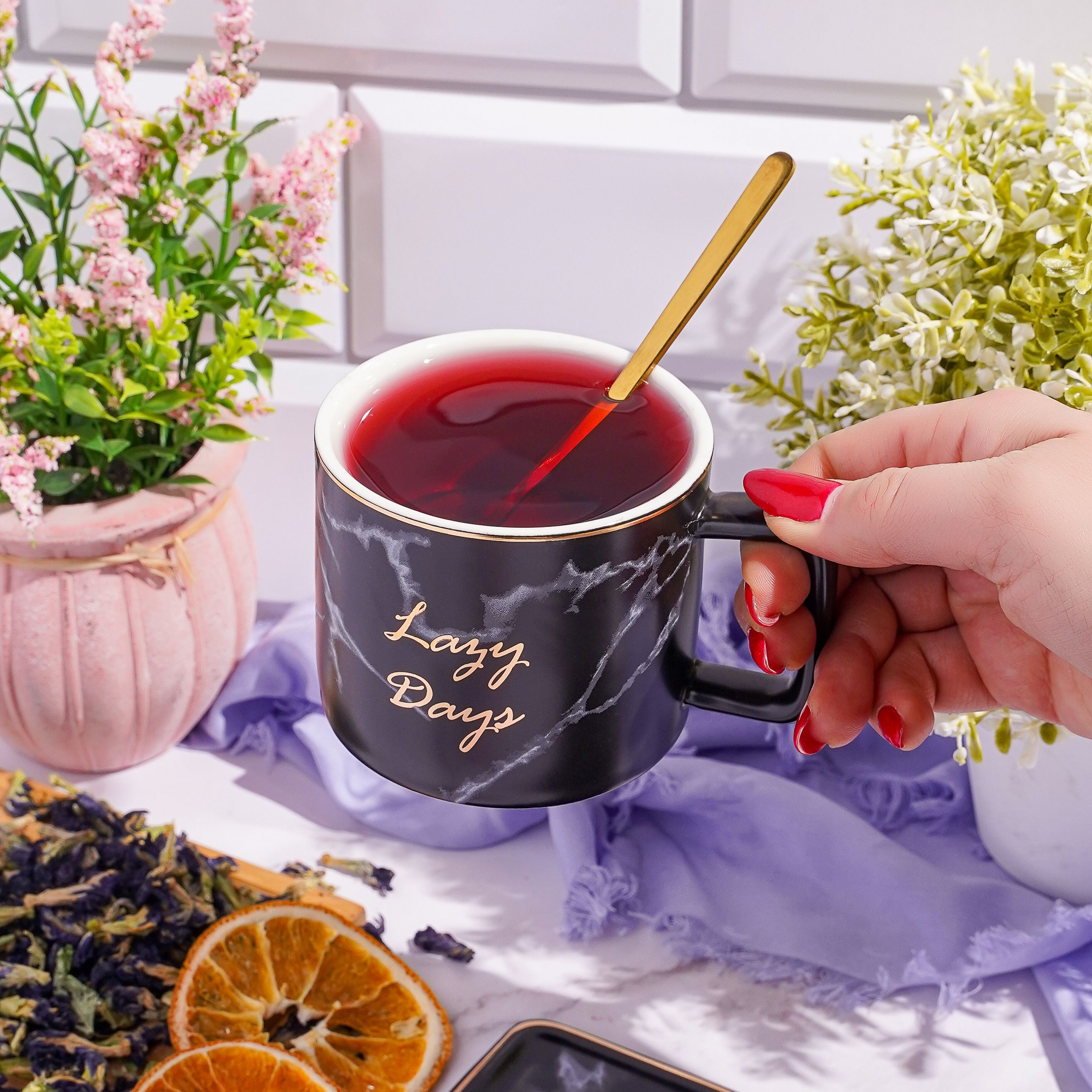Чай с чашкой подарочный. Блюдце для чая. блюдце для чайных пакетиков. ложечка чайная на тарелочке.