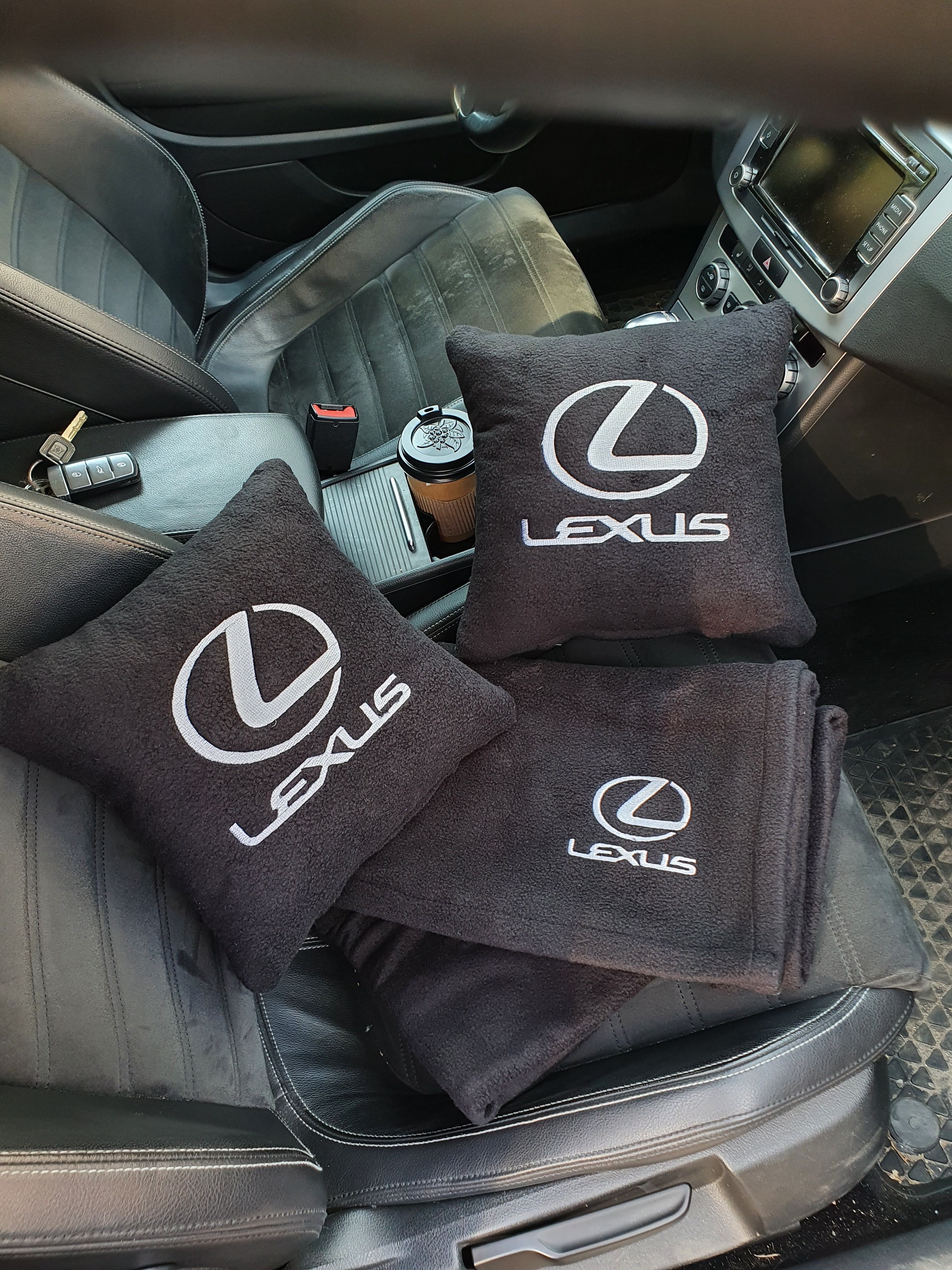 Плед и подушка в машину. Гамак для собак в машину. Одеяло в машину с подогревом. Плед в машину. Плед в машину.