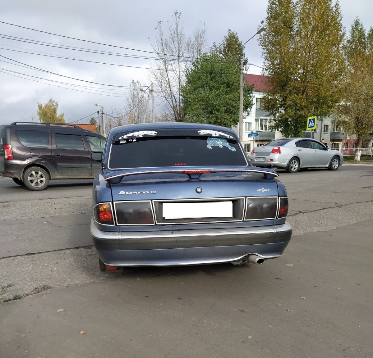 Заднее стекло волга 3110. Дефлектор на заднее стекло Волги 3110. Ветровики ГАЗ 3110. Задний козырек на Волгу. Пластиковый дефлектор заднего стекла Волга.