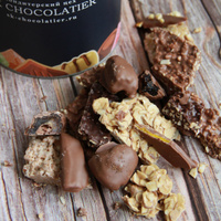 Шоколад Бельгийский ассорти с орехами и сухофруктами ручной работы в подарочной упаковке 1 кг . Спонсорские товары