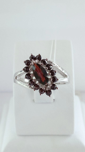 ROYAL GARNETS Кольцо Серебряное с чешским гранатом - купить с доставкой ...