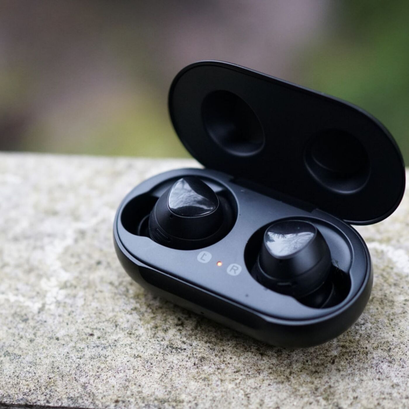 Лучшие tws наушников. TWS Samsung Galaxy Buds. Наушники TWS Samsung Galaxy Buds. Наушники беспроводные Samsung Buds Plus. Беспроводные наушники Samsung Galaxy Buds Pro.