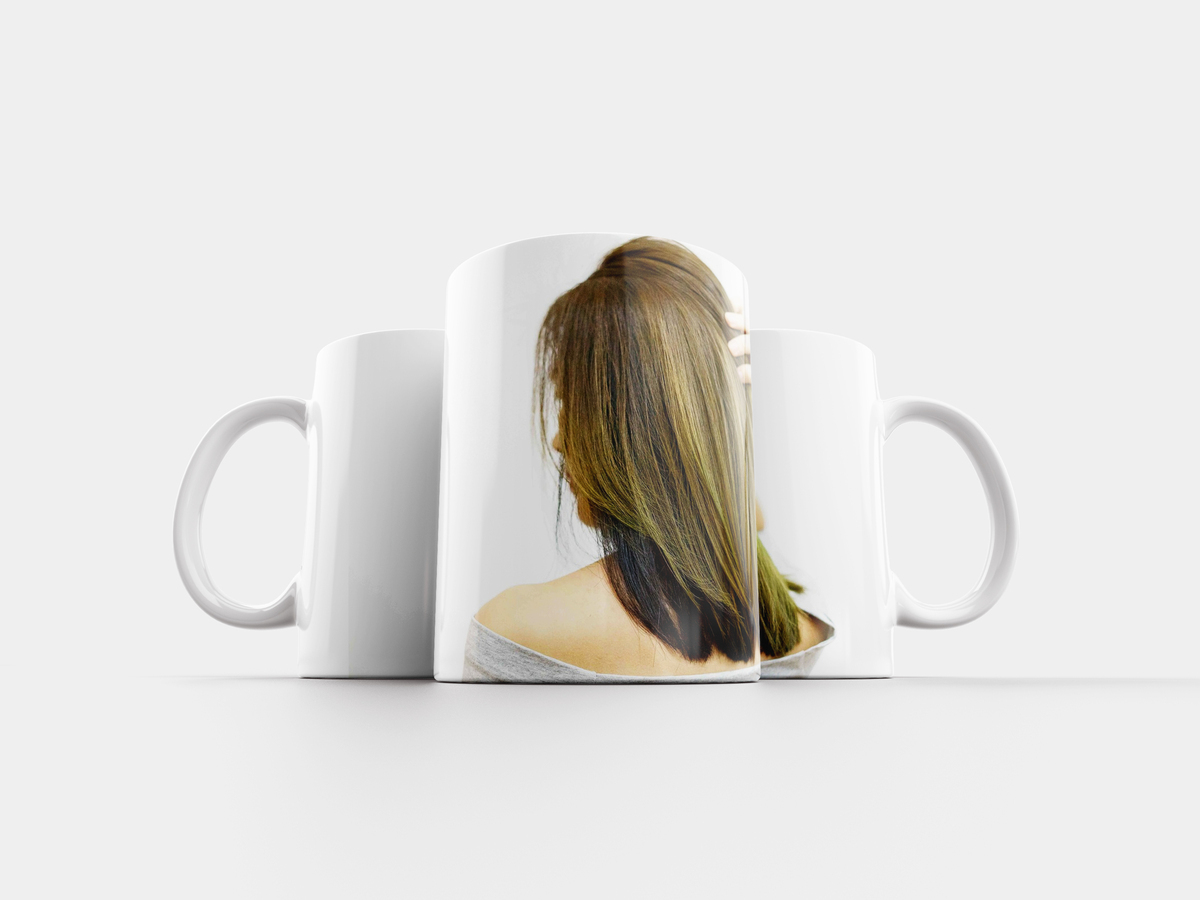 в кружке волос