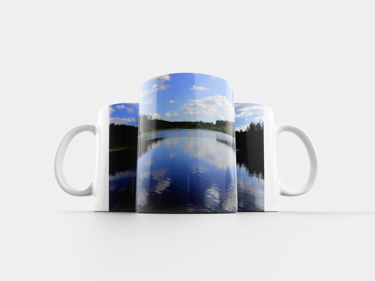 из одной кружки воду