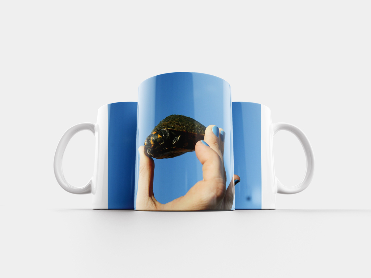 реклама футболки кружки. кружка керамическая. чашка хоккеиста. кружки футболки. кружка курилка.