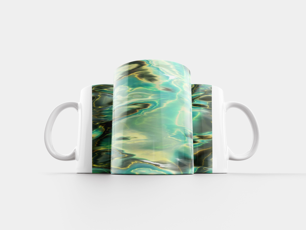 из одной кружки воду