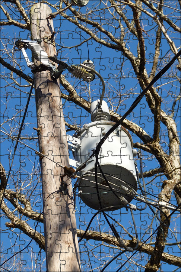 Telephone pole. Телефонный столб. Телефон на столбе. Площадка на телефонном столбе. Телефонный столб картинки.