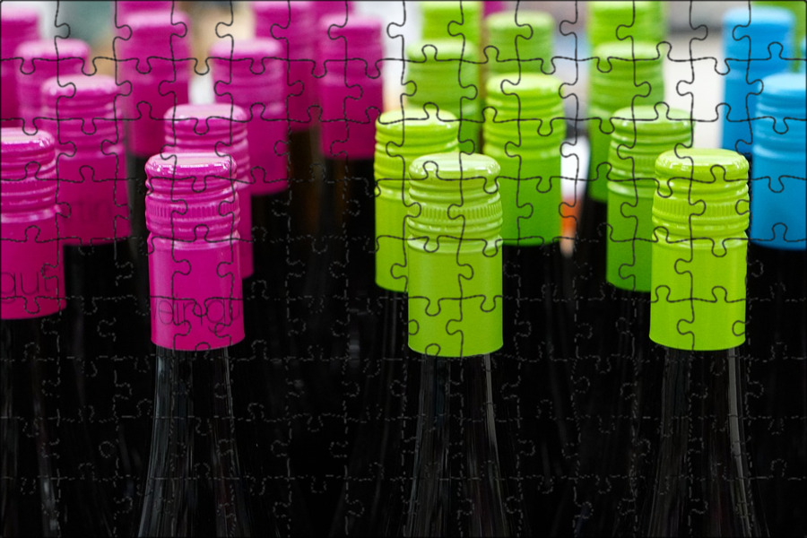 Японский виски саппоро. Двойная бутылка. 2 bottles. Изумрудная бутылка эстетика. Виски sapporo.