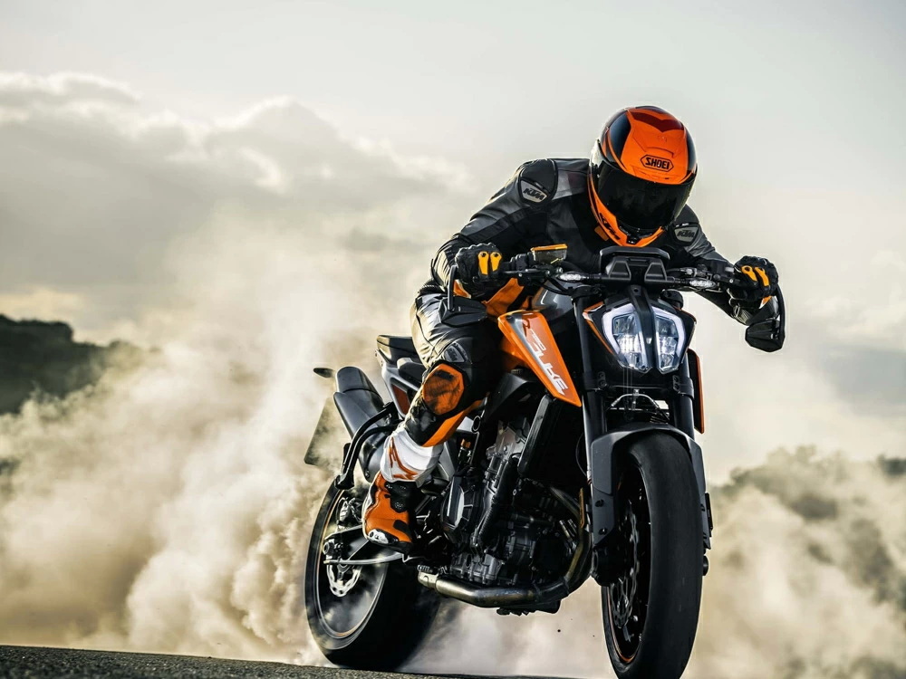 KTM Duke 390 байкер