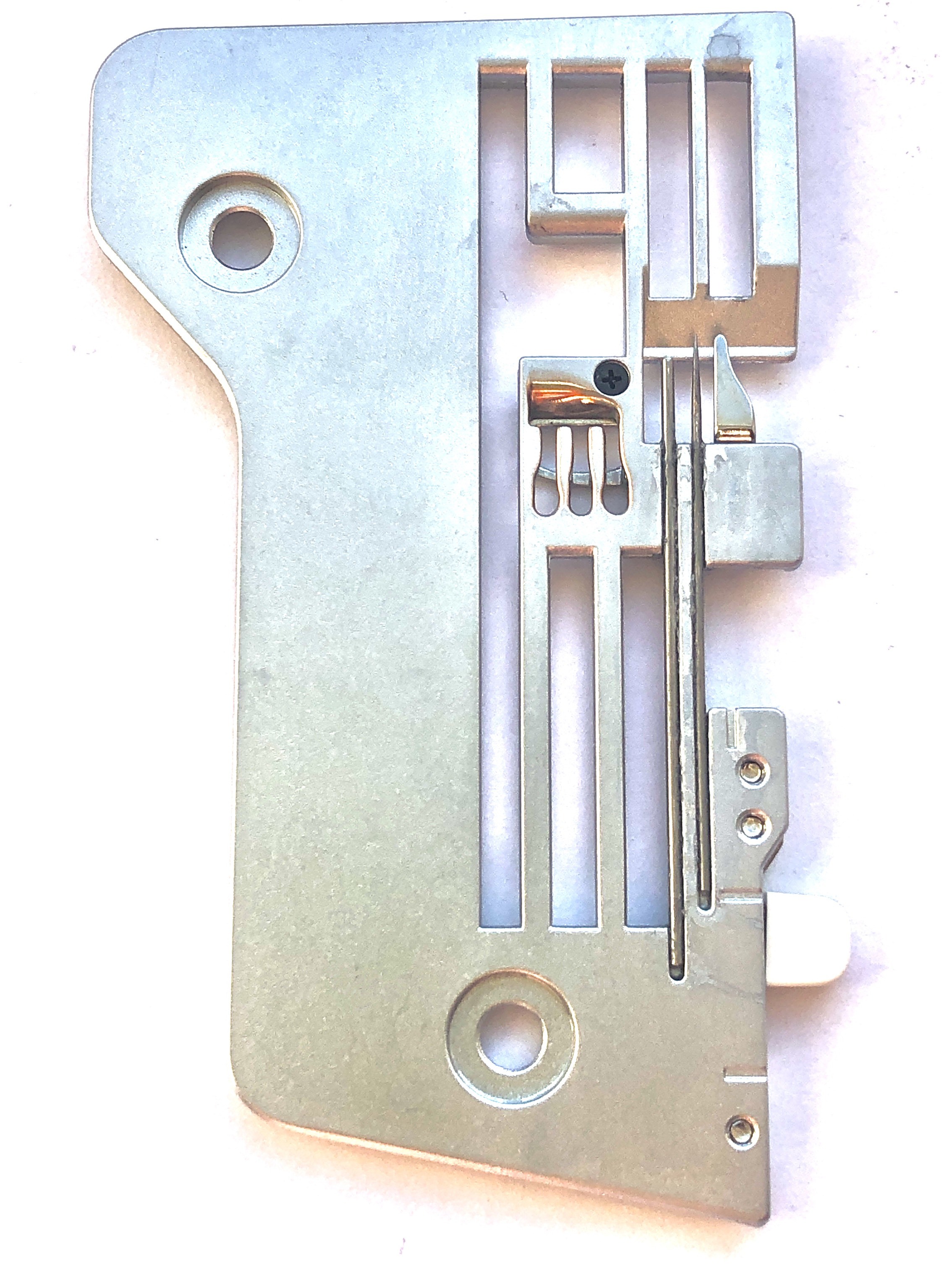 Пластина игольная juki 644/654/850/950. Игольная пластина juki mo-735. Пластина игольная juki 644/654/850/950. Игольная пластина на оверлок джуки 654. Игольная пластина для оверлока juki mo 654.