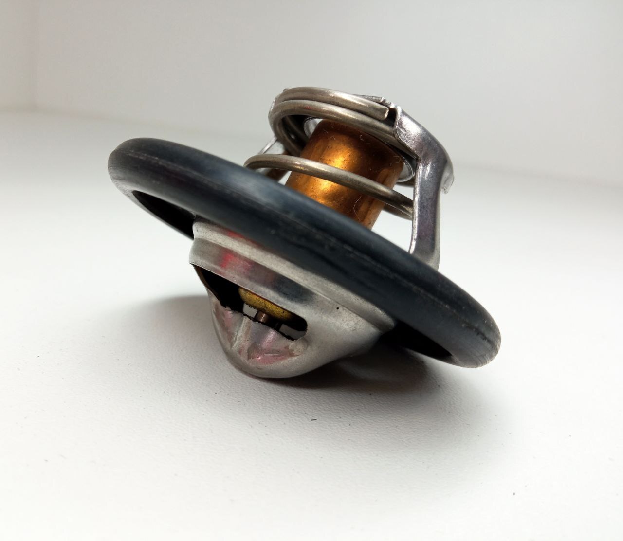 Термостат на ховер н3. 0л. Термостат great wall h3 термостат. Термостат на ховер. Термостат ховер н3 2.