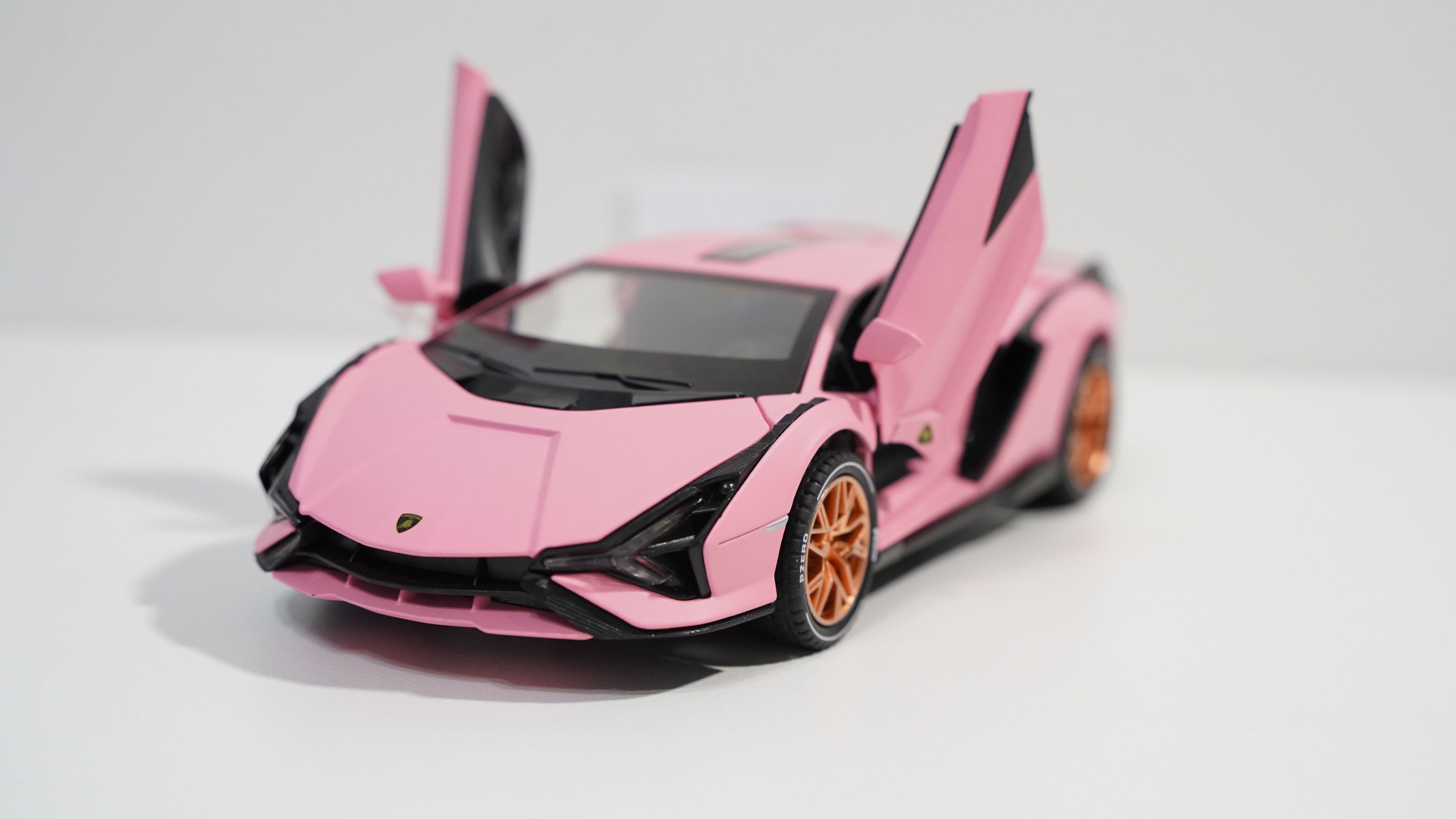 Автомобиль р/у cars (mattel) "тачки 3: джексон шторм" 25 см, 1:16. Игрушки машинки с дымовым эффектом. Машинка с имитацией дыма. Игрушечная машинка с дымом. Джексон шторм на пульте управления.