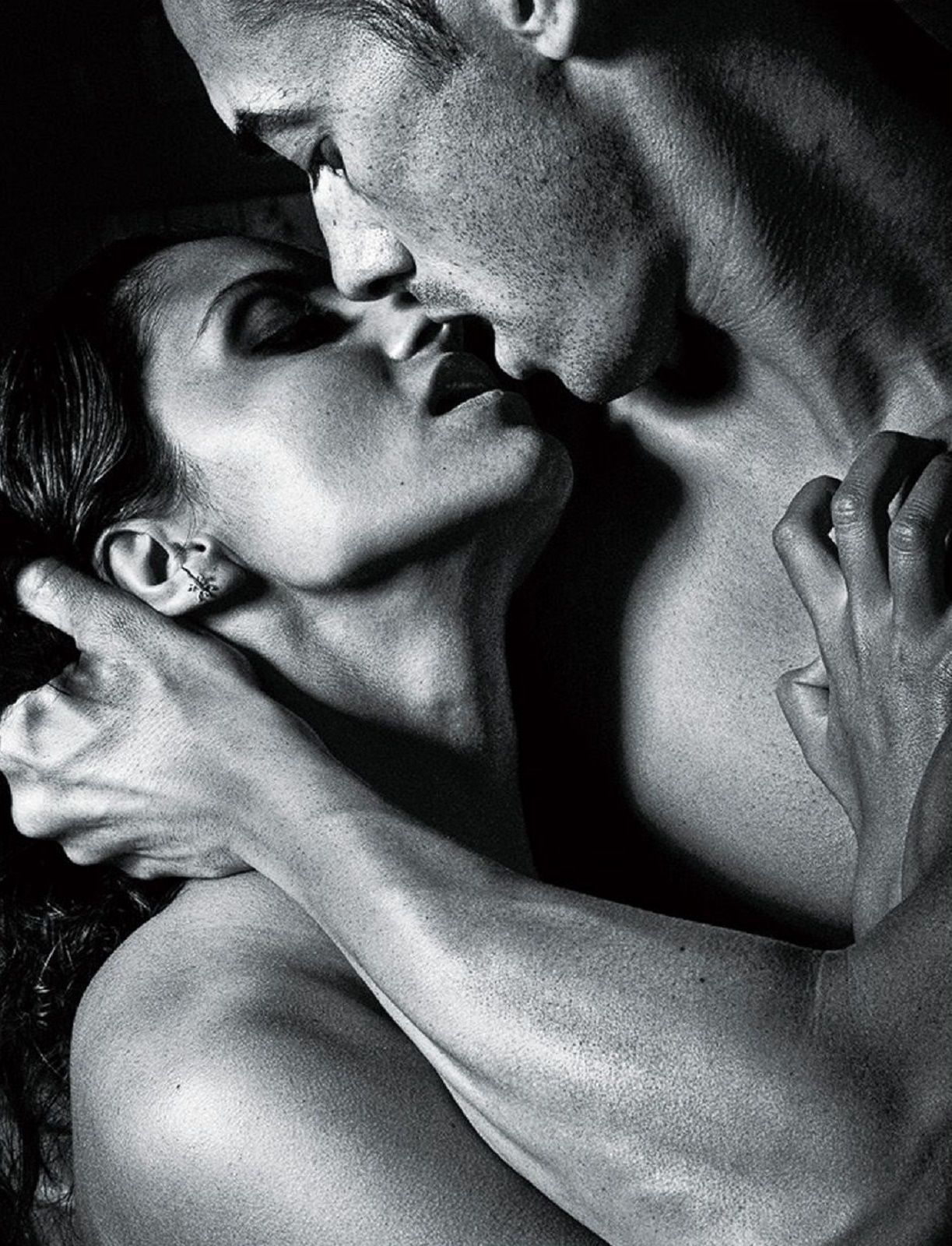 Сексвалне картинка. Страсть. Страстный поцелуй. Чувственный поцелуй. Мужчина и женщина страсть.