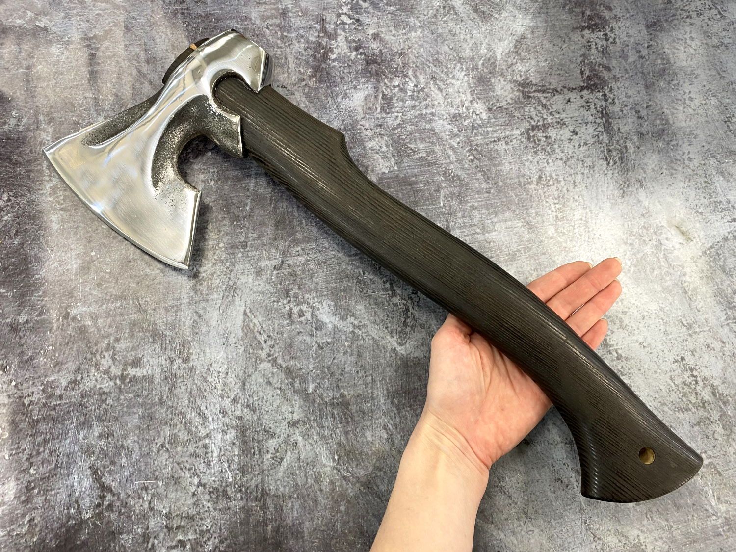 таежный топор. мини топорик. деревянное топорище. топор у7 а2. топорище для топора из ясеня.