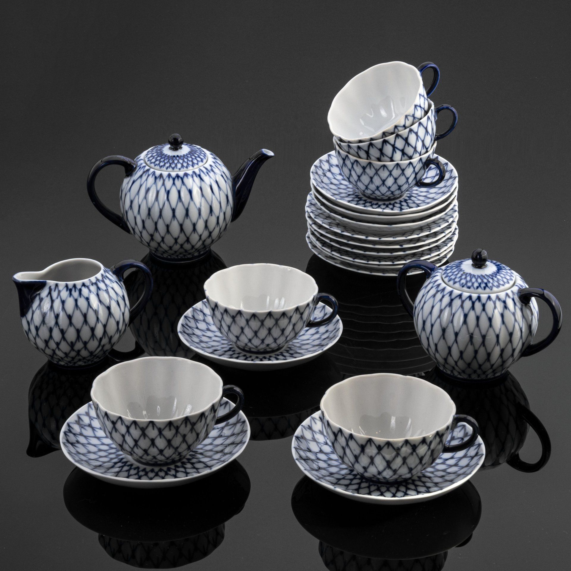 Чайный сервиз кобальтовая сетка императорского фарфорового завода. Кофейный сервиз лфз. Сервиз сетка лфз. Лфз кобальтовая сетка чайный сервиз. Кобальтовая сетка императорский фарфоровый завод.