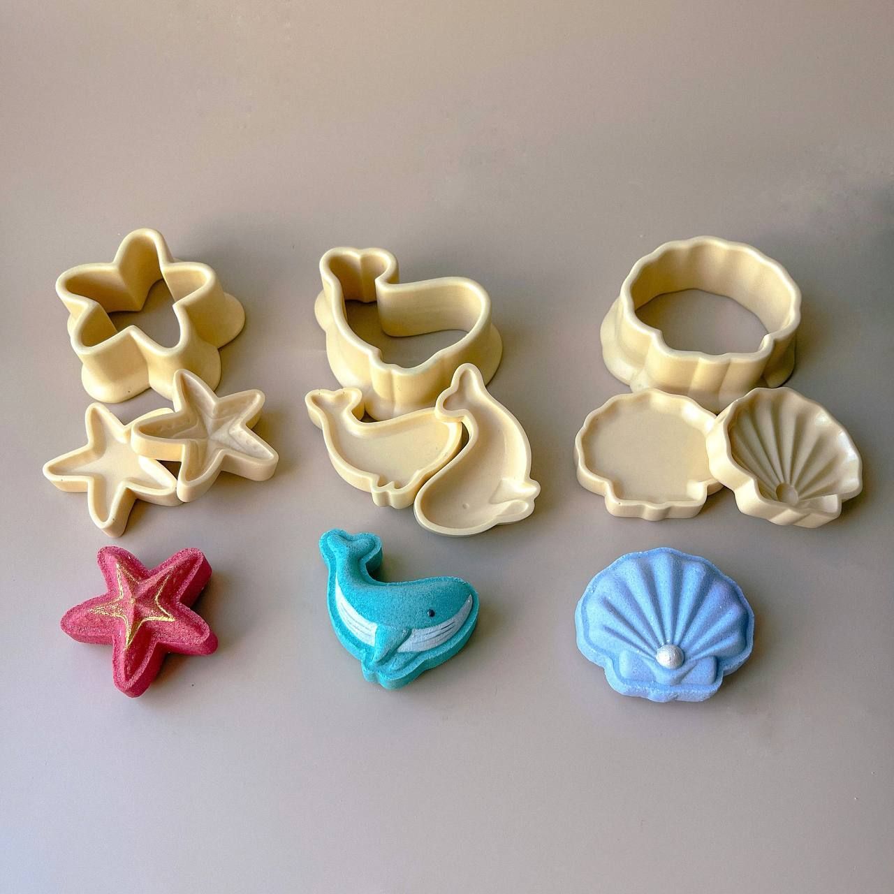 Формы литые. Форма для выпечки кекса с дыркой. Литая треугольная 185х110х85мм. Формы литые. Форма для выпечки кексов металлическая.