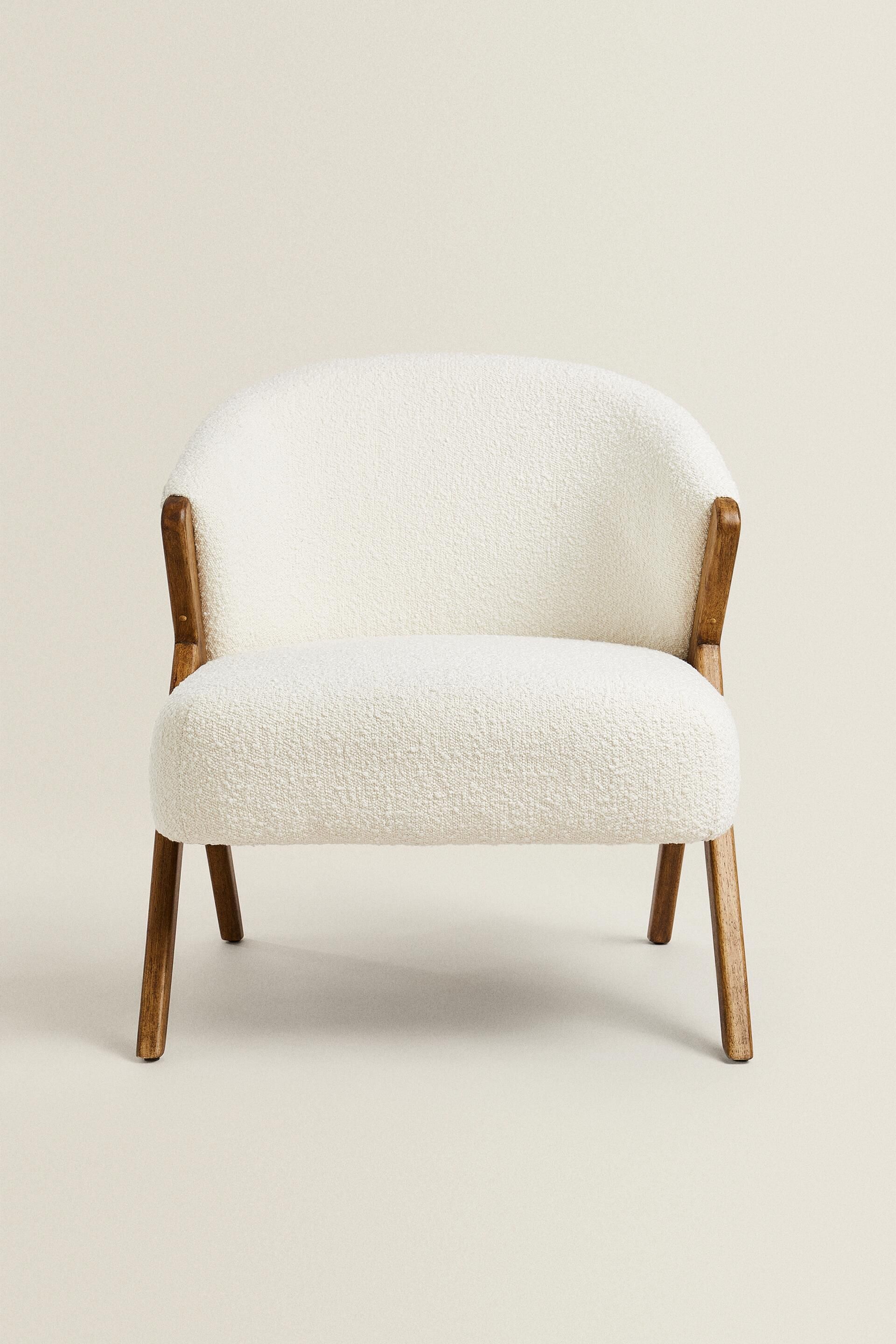 Кресла хлопок. Кресло boucle Armchair. Кресло Milk boucle Chair. Кресло овечье Zara Home.