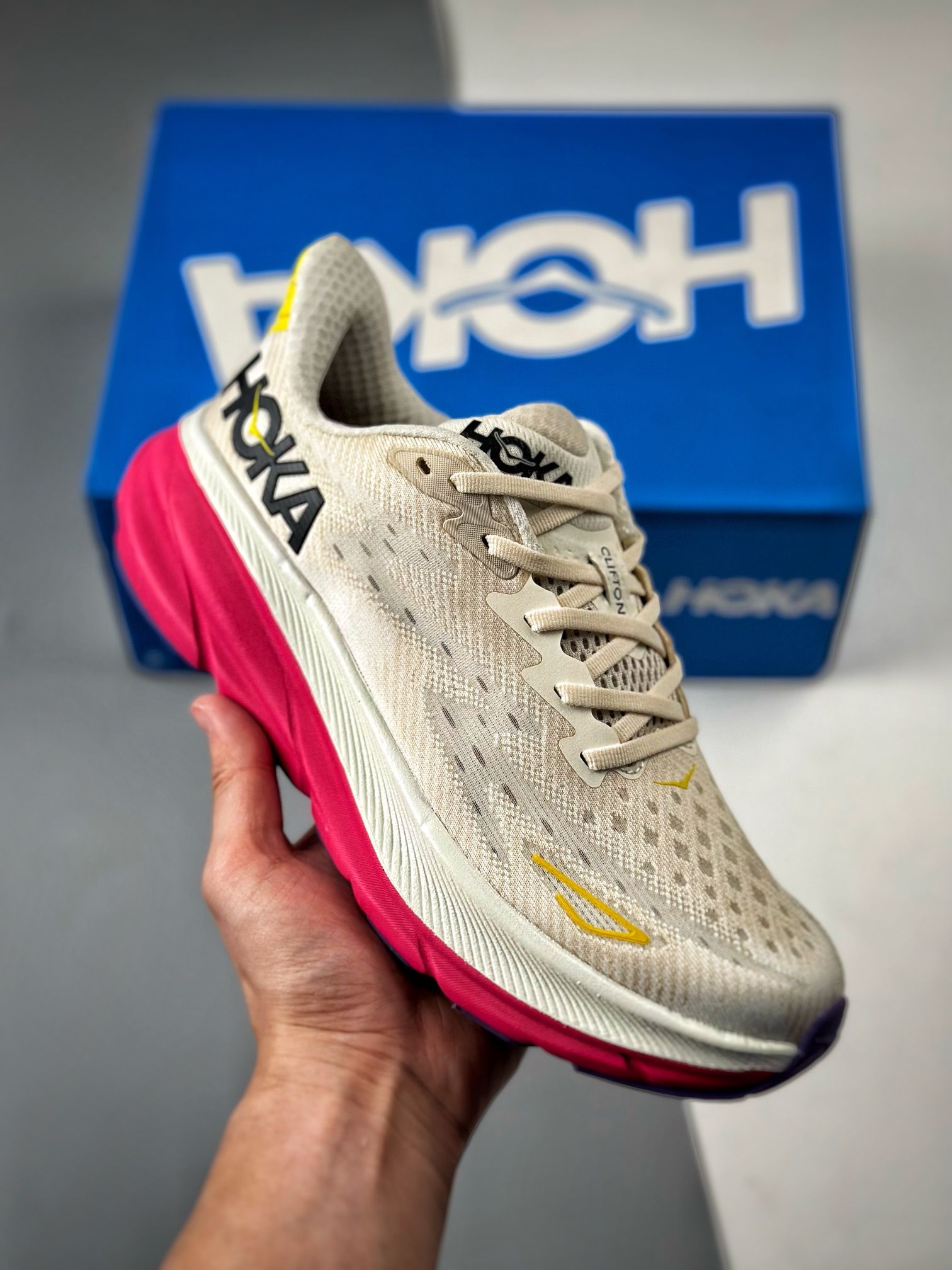 КроссовкиHOKAONEONE