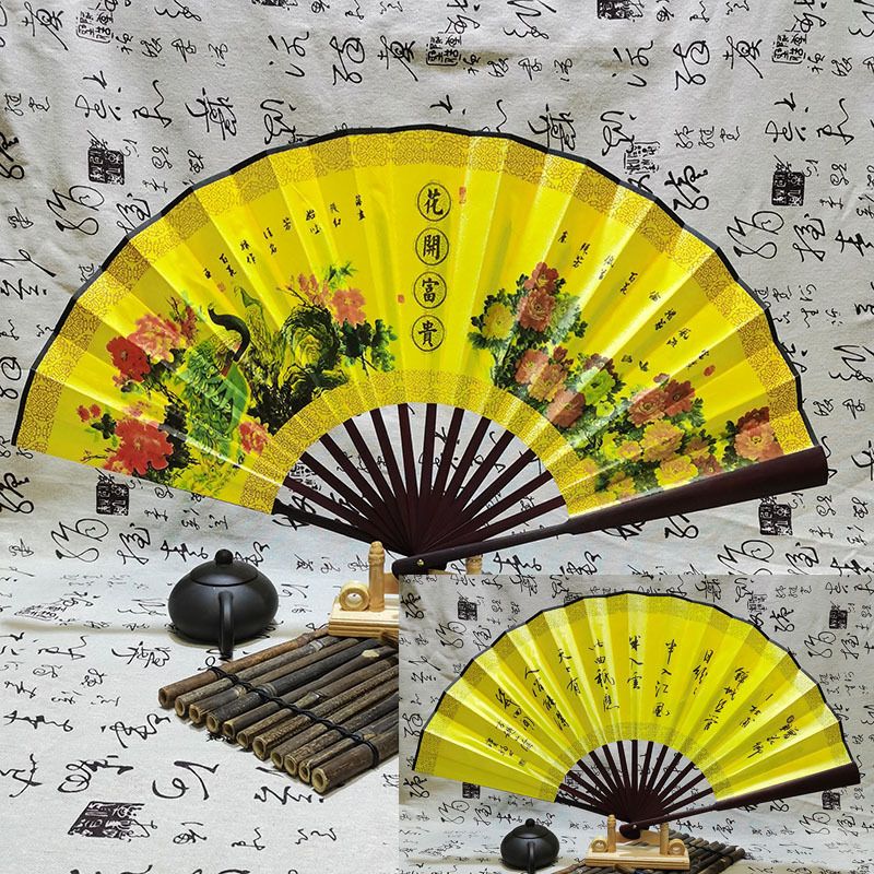 Веерные, сложенные цветки распускаются обильно