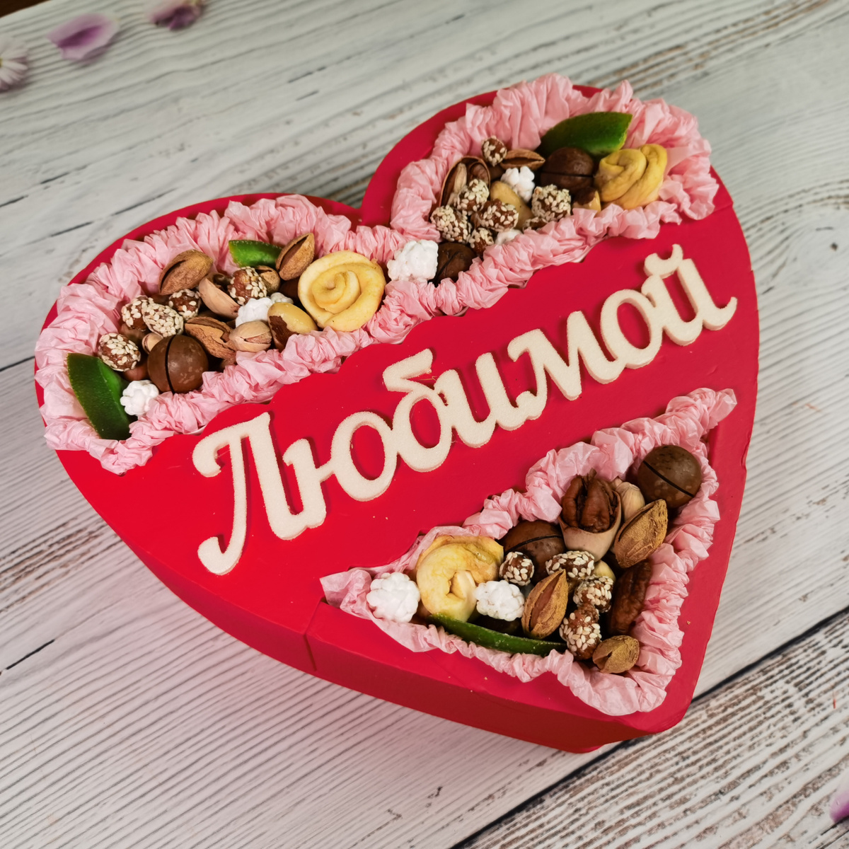 Бокс подарочный ЛЮБИМОЙ с сухофруктами, курага, изюм, орехи, арахис ...
